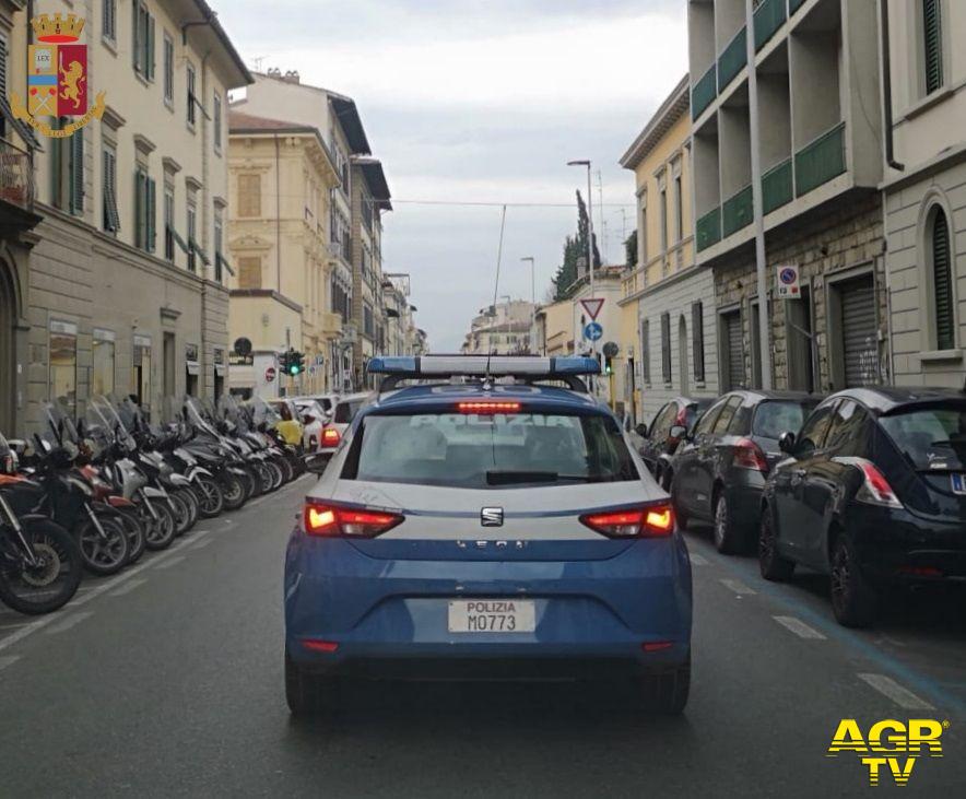 Questura di Firenze Firenze. Dopo la rapina, in fuga contromano per via Gioberti: arrestato dalla Polizia di Stato  Volante della Polizia di Stato (Fonte foto PS)