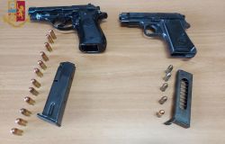 Da una lite fra due pregiudicati in un bar, la polizia sequestra due pistole ed arresta due uomini