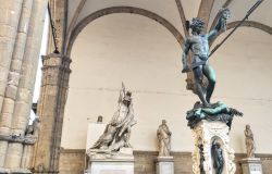 Le statue della Loggia dei Lanzi tornano al suo splendore.