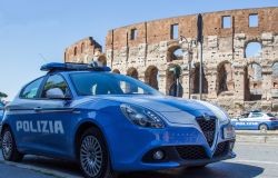 Colosseo sorvegliato speciale, blitz delle forze dell'ordine contro gli ambulanti
