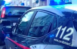 Sotto casa della compagna con un coltello, allontanato dai Carabinieri e messo agli arresti in un'altra abitazione