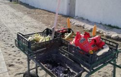 Fiumicino, giro di vite della polizia locale sul commercio abusivo in spiaggia