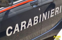 Affamata in strada, i Carabinieri le comprano un arancino