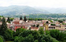 Incendi a Gallicano (Lu) e Campagnatico (Gr), elicotteri e squadre Aib in azione