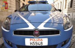 Roma - Polizia di Stato - Intervengono per un malore a casa della madre e trovano il figlio con quasi 1 kg. di hashish