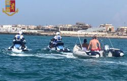 Due imbarcazioni in avaria ed una canoa rovesciata......salvate cinque persone dalla Fluviale