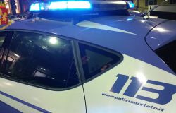 Picchia la madre 74enne e la minaccia con una mannaia, in manette 39enne