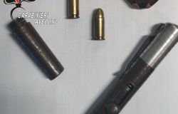 Avellino, violenze e minacce nei confronti della compagna, penna-pistola a casa, scattano le manette per un 40enne
