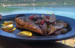 Sulle rive del lago di Castelgandolfo, i Quadri “incorniciano” un panorama mozzafiato per una cena indimenticabile