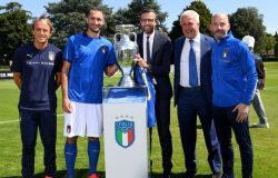 A Coverciano Giani e Mazzeo premiano l’Italia campione d’Europa