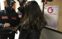 Ex-pugile geloso picchia la moglie e gli frattura due costole, arrestato