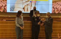 Festa dei nonni, un premio all''Arma dei carabinieri per l'impegno accanto agli anziani