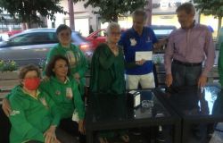 In bicicletta per solidarietà, consegnata all'associazione Delle Molte Vite la cifra raccolta dalla caccia al tesoro