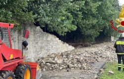 Calenzano. Crolla un muro: una donna ferita