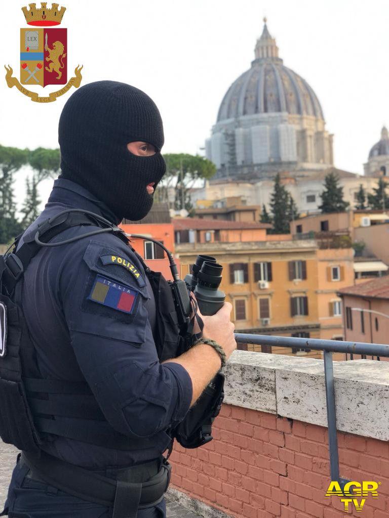 la polizia sorveglia e presidia tutti i punti sensibili di Roma