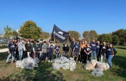 Fiumicino, raccolti 150 kg di rifiuti dai volontari di Plastic Free