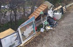 rifiuti abbandonati valle dell'Aniene Roma Natura
