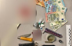 Preso rapinatore tunisino, per sfuggire all'arresto si era nascosto sotto il letto di una camera d'albergo