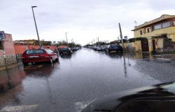 Fiumicino, manutenzione stradale in ritardo...allagamenti e buche