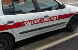 Firenze. Scontro tra auto e scooter con fuga, caccia al pirata della strada