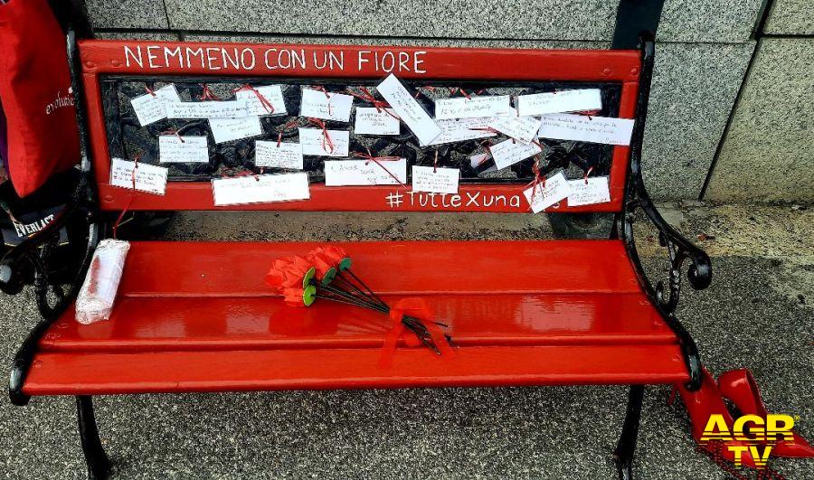 panchina rossa contro violenza donne panchina rossa contro violenza donne