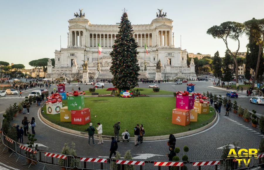 piazza Venezia accensione albero e regali per i bambini