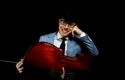 Il violoncellista Zlatomir Fung, acclamato vincitore dell’edizione 2019 del Concorso Tchaikovsky di Mosca, debutta a Roma
