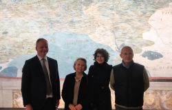 La diva francese Fanny Ardant in visita alla Galleria degli Uffizi.