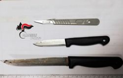 carabinieri il coltello utilizzato per il ferimento