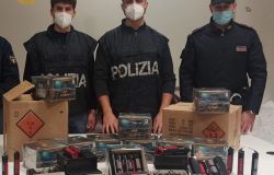 Polizia di Stato: Sequestrati 130 petardi e 10 batterie di fuochi artificiali