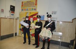 consegna doni carabinieri forestali reparto pediatrico