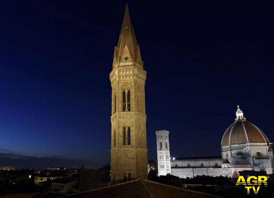 campanile di Badia e sulla facciata di Santa Maria Novella