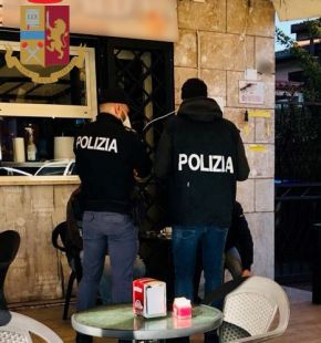 Casilina, giro di vite della polizia, un arresto e decine di sanzioni per violazioni alla normativa anti covid