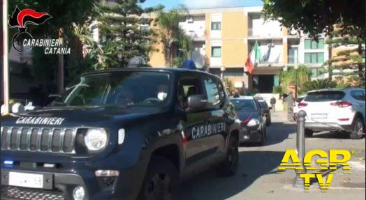 Arsenale della mala scoperto a Catania, kalashinkov, pistole e lanciagranate