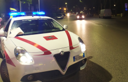Circola con un veicolo con targa bulgara radiata, scoperto dalla Polizia Municipale