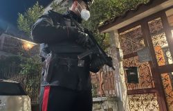 Tra i due litiganti.....i carabinieri smantellano due bande italo-albanesi in conflitto, 27 arresti a Roma