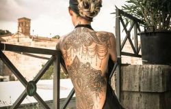 Tatuaggio: che cosa è lo stile ornamentale?