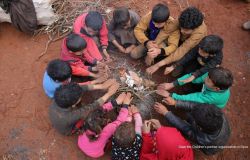 Siria: Save the Children, inaccettabile la morte di due bambine a causa del freddo intenso nei campi per sfollati di Idlib