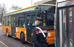 Mantova, la palpeggia sul bus, arrestato 30enne extracomunitario per violenza sessuale