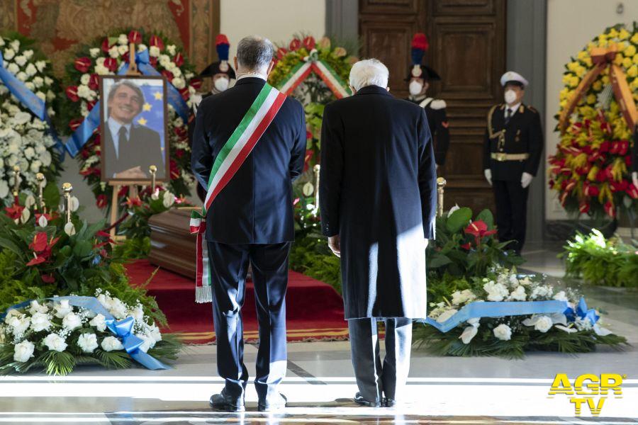 il presidente Sergio Mattarella ed il sindaco di Roma Gualtieri rendono omaggio in Campidoglio al feretro di Davide Sassoli