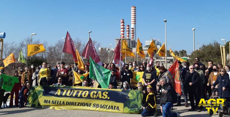 Legambiente manifestazione contro centrale a gas