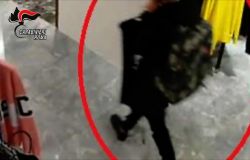 carabinieri le immagini della videosorveglianza che inquadrano gli autori del furto