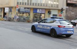 Firenze, Pusher arrestato tenta di ingoiare 10 dosi di eroina e rischia di soffocare