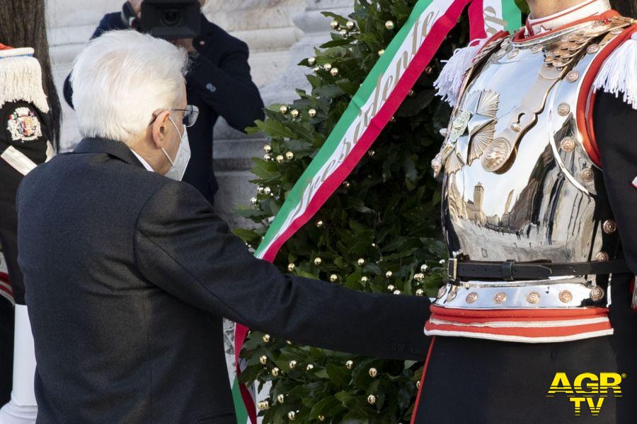 Il presidente Mattarella depone corona d'alloro al Milite Ignoto