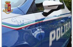 Firenze, 80enne assiste ad un furto in piazza Pitti e chiama subito la Polizia di Stato che arresta il ladro