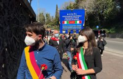 Fosse Ardeatine, in corteo fino al sacrario per rendere omaggio alle 335 vittime