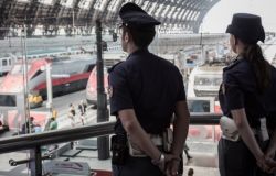 Ricercata per una serie di furti e una rapina: arrestata dalla Polizia di Stato alla stazione di Firenze Santa Maria Novella