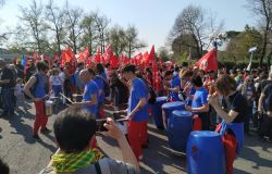 Firenze: Manifestazione GKn, oltre 20.000 in piazza