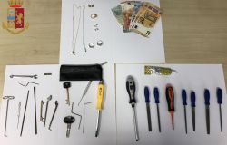 Grimaldelli, cacciaviti e chiavi contraffatte, arrestati a Roma topi d'appartamento