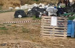 Maccarese, sequestrato terreno con discarica abusiva di macchinari agricoli